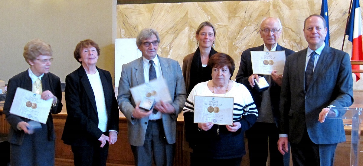Cinq bénévoles de Paris 15 Médaillés pour soutenir et récompenser leur engagement