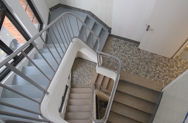 Bains-Douches Castagnary - Réinventer Paris - escalier - 15
